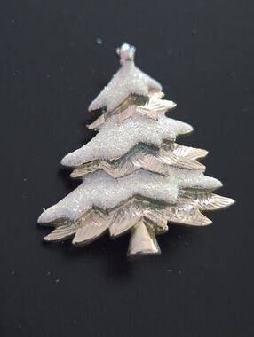 Vintage Danecraft Sparkling White Gold Tone Christmas Tree Brooch